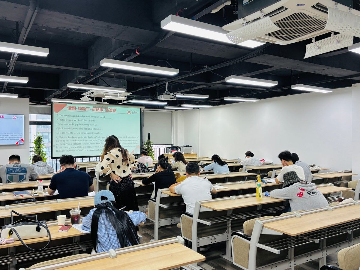 品睿冲刺班面授课堂实拍